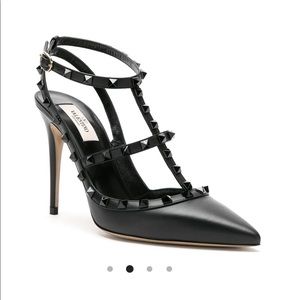 Valentino garavani heels in black